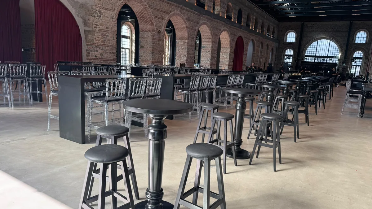İstanbul kokteyl masası kiralama siyah bistro masa ve bar taburesi